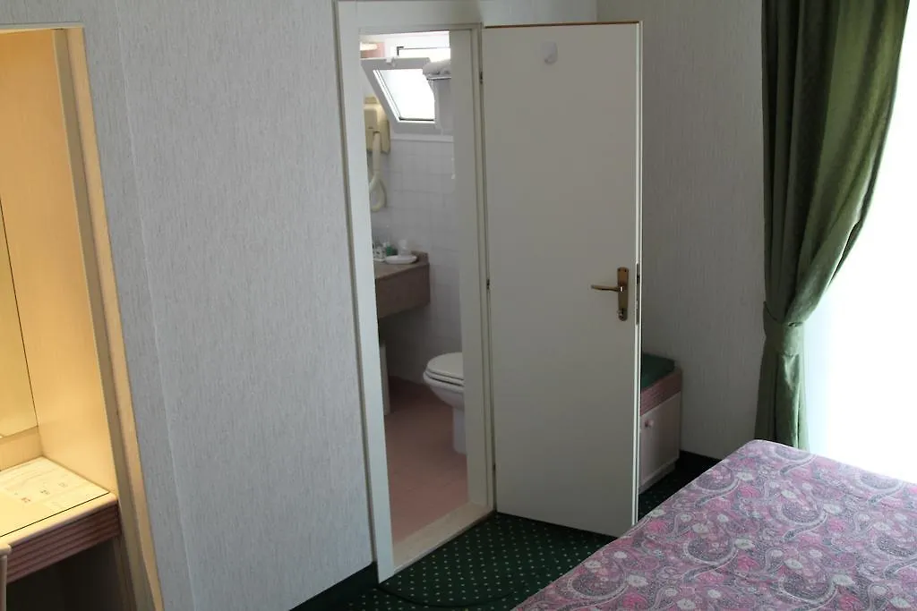 לידו די ג'סולו Hotel Cambridge 4*, לידו די ג'סולו איטליה